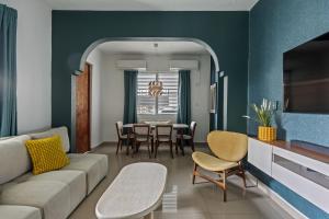Posezení v ubytování Ocean Park 3BD 2BA Pool Walk to beach -Portocafe