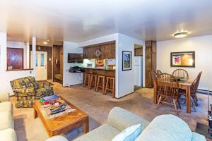 Kuchyň nebo kuchyňský kout v ubytování Horizons Year-Round Fun with Rec Room