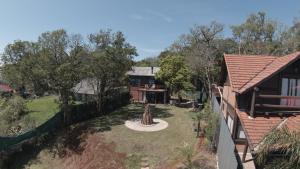 an aerial view of a yard with a fountain at Pousada das Nuvens in Nova Petrópolis