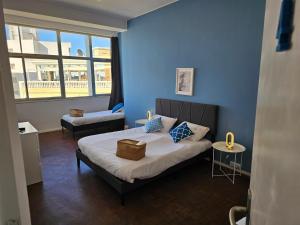 Un pat sau paturi într-o cameră la Blife Europya - private rooms at Santantonya 3rd floor