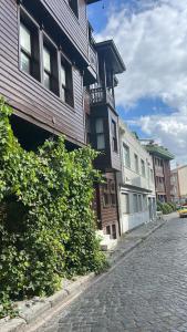 Budova, kde se kemp nachází