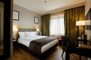 Ένα ή περισσότερα κρεβάτια σε δωμάτιο στο Grand Hotel Yerevan - Small Luxury Hotels of the World