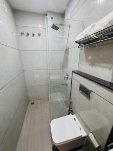 Koupelna v ubytování Hotel Mumbai House Pithampur