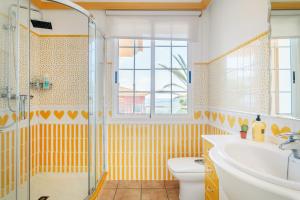 Et badeværelse på Bahía del Amerador + 22 billeder