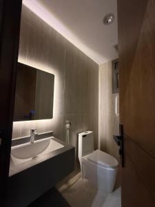 Koupelna v ubytování شقه مميزه و أجمل تصميم