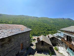 Nespecifikovaný výhled na hory nebo výhled na hory při pohledu z prázdninového domu + 4 fotografie