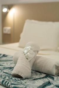 a pile of folded towels on a bed at Le Petit Paradise in Playa de las Americas +8 photos