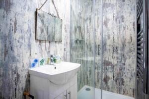 Koupelna v ubytování The Studio At Raymond House - Penally - Tenby + 34 fotografií