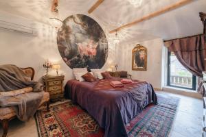 a bedroom with a bed and a large painting on the wall at Campagne Médicis Piscine, jacuzzi & sauna privés in Juré +72 photos