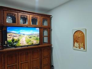 TV a/nebo společenská místnost v ubytování 2BR house 300m to the beach