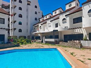 Bazén v ubytování 2BR house 300m to the beach nebo v jeho okolí