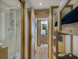 Koupelna v ubytování Appartement de charme à Courchevel 1850, 2 pièces + coin montagne - FR-1-575-162