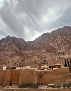 Γενική θέα στο βουνό ή θέα στο βουνό από  αυτό το κάμπινγκ