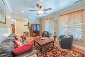 Gallery image of Red River Retreat in Capital Hill +32 photos