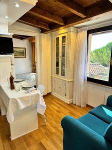 a living room with a table and a blue couch at Villa Graziella Perugia in Perugia