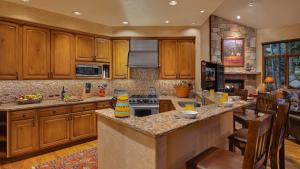 Una cocina o cocineta en Chalet Aster