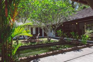 Koyao Bay Pavilions - Beach Resort and Pool Villas外面的花园