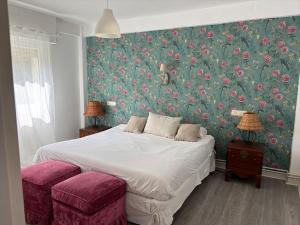 Ένα ή περισσότερα κρεβάτια σε δωμάτιο στο Acogedor Apartamento en el centro de Hondarribia Errezubi