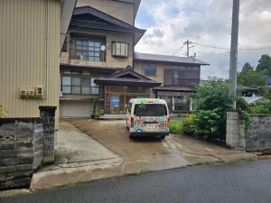 a small bus parked in front of a house at Mogamigun - House - Vacation STAY 20213 in Shinjo