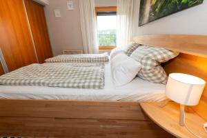 Fotografie z fotogalerie ubytování Gemütliche DG-Wohnung mit großer Küche & Parkplatz v destinaci Burglengenfeld + 11 fotografií