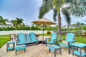Taman di luar Waterfront Largo Home with Canal Access and Boat Dock