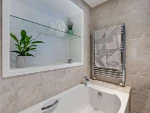 Phòng tắm tại 1 Bed in Woolacombe 93920 +14 ảnh