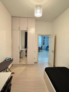 Postel nebo postele na pokoji v ubytování Qushbegi apartment + 1 fotografie