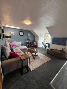 Χώρος καθιστικού στο Caledonian House Apartment