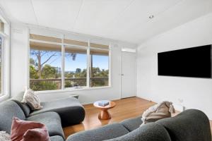 TV a/nebo společenská místnost v ubytování Prasino in Central Lorne