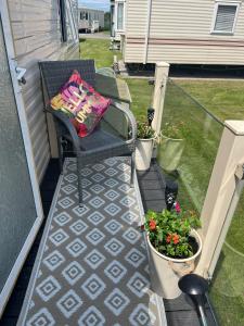Κήπος έξω από το 2 Bedroom Caravan - Sleeps 6 - Parking Seaside +2 φωτογραφίες