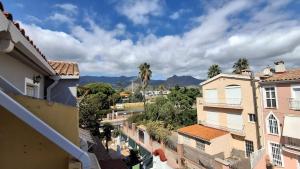 a view of a city with buildings and palm trees at Villaparadisi in Benicàssim