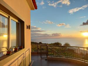 ein Balkon mit Blick auf das Meer in der Unterkunft Beautiful View 3 Arco da Calheta - Ilha da Madeira in Arco da Calheta