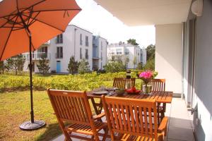 a table and chairs with an umbrella on a patio at Lust auf Meer in Garz