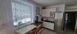 Kuchyň nebo kuchyňský kout v ubytování Ubytovanie v centre v apartmánovom dome ENZO s garážovým státím + 7 fotografií