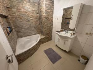 Ένα μπάνιο στο BOHO Apartment Nuit near Salzburg +28 φωτογραφίες
