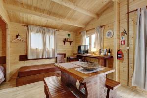 a room with a wooden cabin with a table at Mimosa Village - Turismo de Natureza in Mortágua
