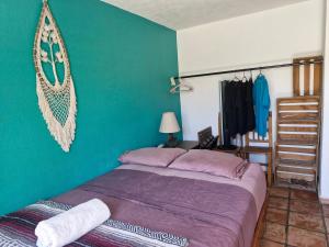 Postel nebo postele na pokoji v ubytování Casa Corazón Beachfront private room & terrace!