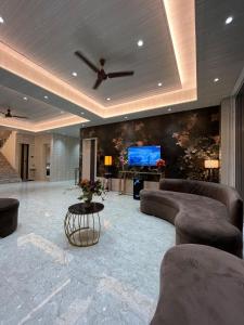 Μια τηλεόραση ή/και κέντρο ψυχαγωγίας στο Mountain Crest Villa Lonavala