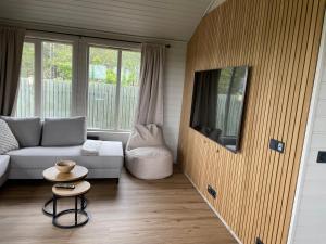 TV a/nebo společenská místnost v ubytování Árbakki Horsecenter cottage