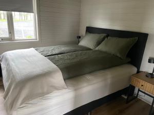 Postel nebo postele na pokoji v ubytování Árbakki Horsecenter cottage