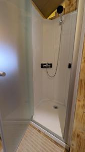 Ένα μπάνιο στο Le LODGE DE JULES