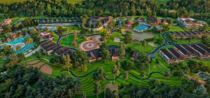 BaiharMaira Serai的带游泳池的度假村的鸟瞰图