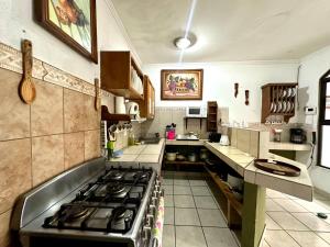 Η κουζίνα ή μικρή κουζίνα στο Room D Heredia – Great location