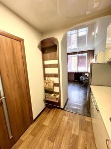 Kuchyň nebo kuchyňský kout v ubytování Пр Наукі 76 Смарт квартира + 3 fotografie