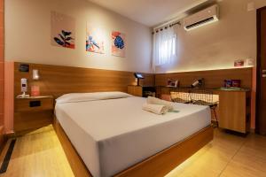 a bedroom with a large white bed in a room at Spa Motel - Radial Leste in São Paulo