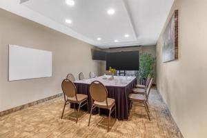 Μια τηλεόραση ή/και κέντρο ψυχαγωγίας στο Best Western Plus Valemount Inn & Suites +37 φωτογραφίες
