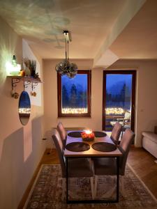 a dining room with a table and chairs in a room at Apartman Mountain View in Vlasic