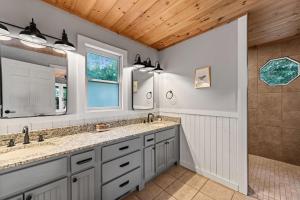 Foto de la galería de Once Upon an Oak Ledge en Morganton 69 fotos más