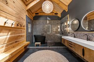 Koupelna v ubytování The Lodge at Shuler Gap + 88 fotografií