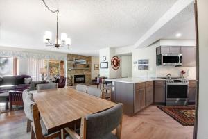 Køkken eller tekøkken på Powderhorn Corner + 19 billeder